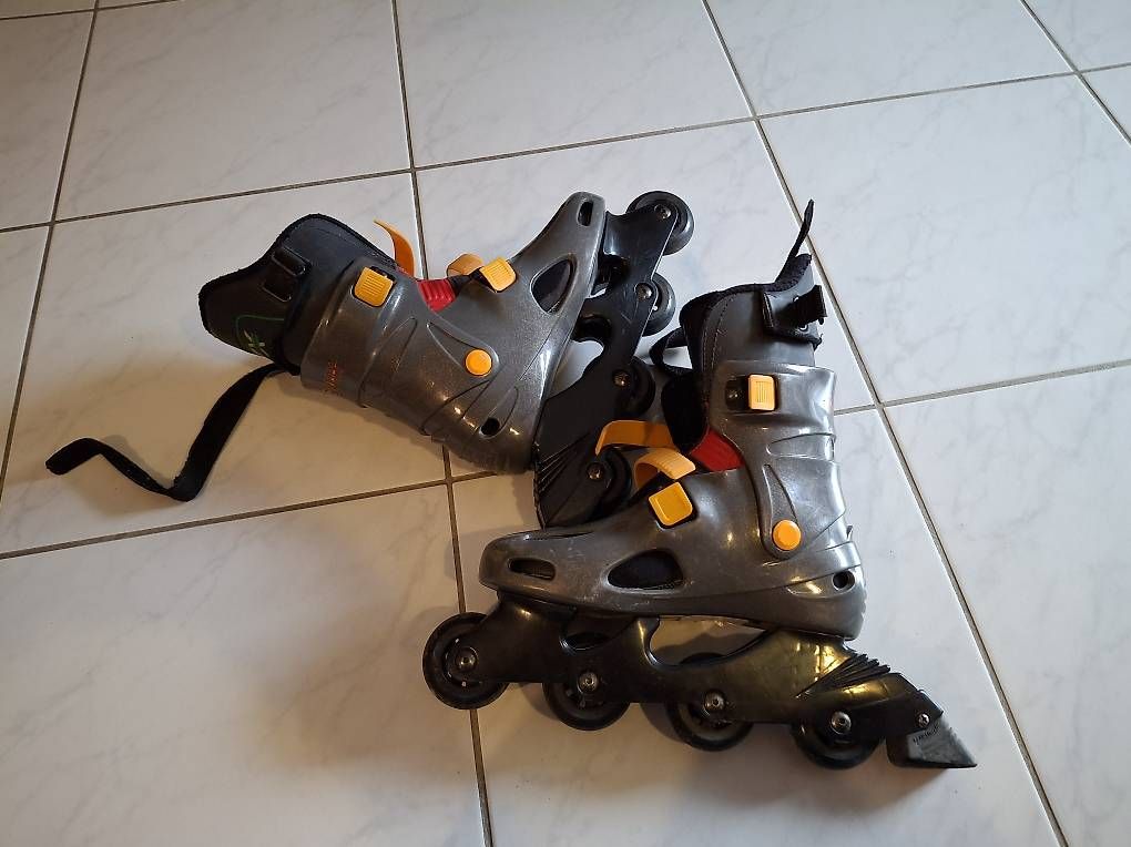 Patins à roul. & inline: Partono a rotelle tg.41 – D'occasion à Roveredo GR par drifter88