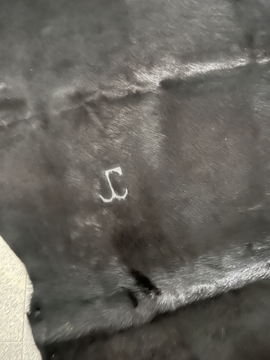 Tapis: Echtes Rindsfell schwarz Teppich  – D'occasion à Ostermundigen par Malediva 2