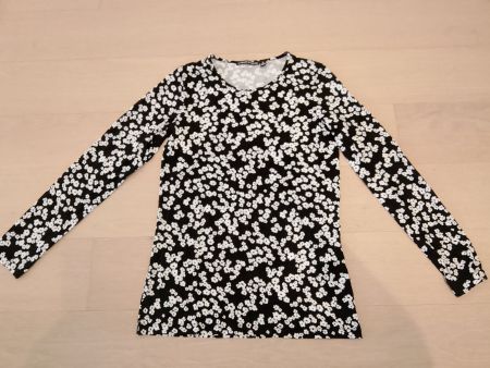 Schwarzes Langarmshirt mit weissen Blümchen, Grösse S