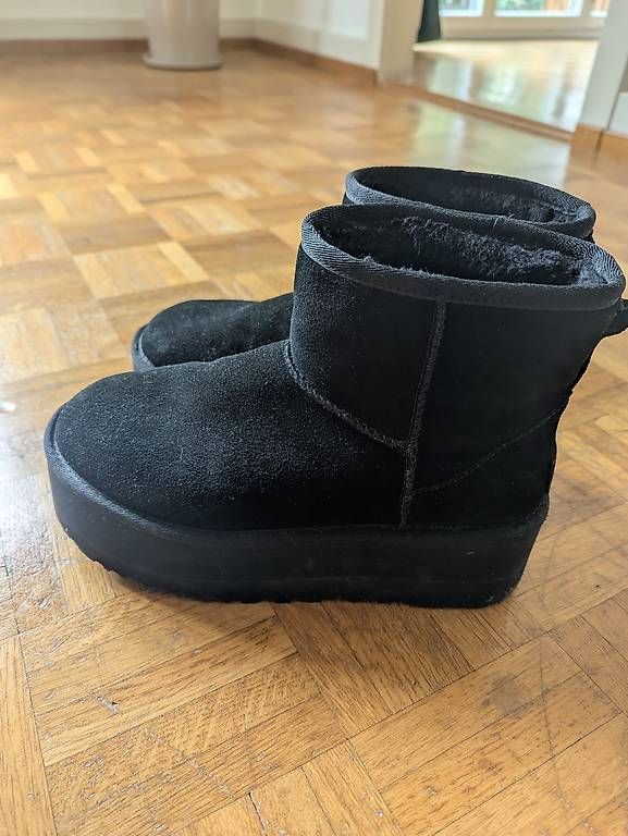 Scarpe da donna: UGG Mini Platform Boots schwarz 38 – Usato da Zürich venduto da lin_6dtc 1