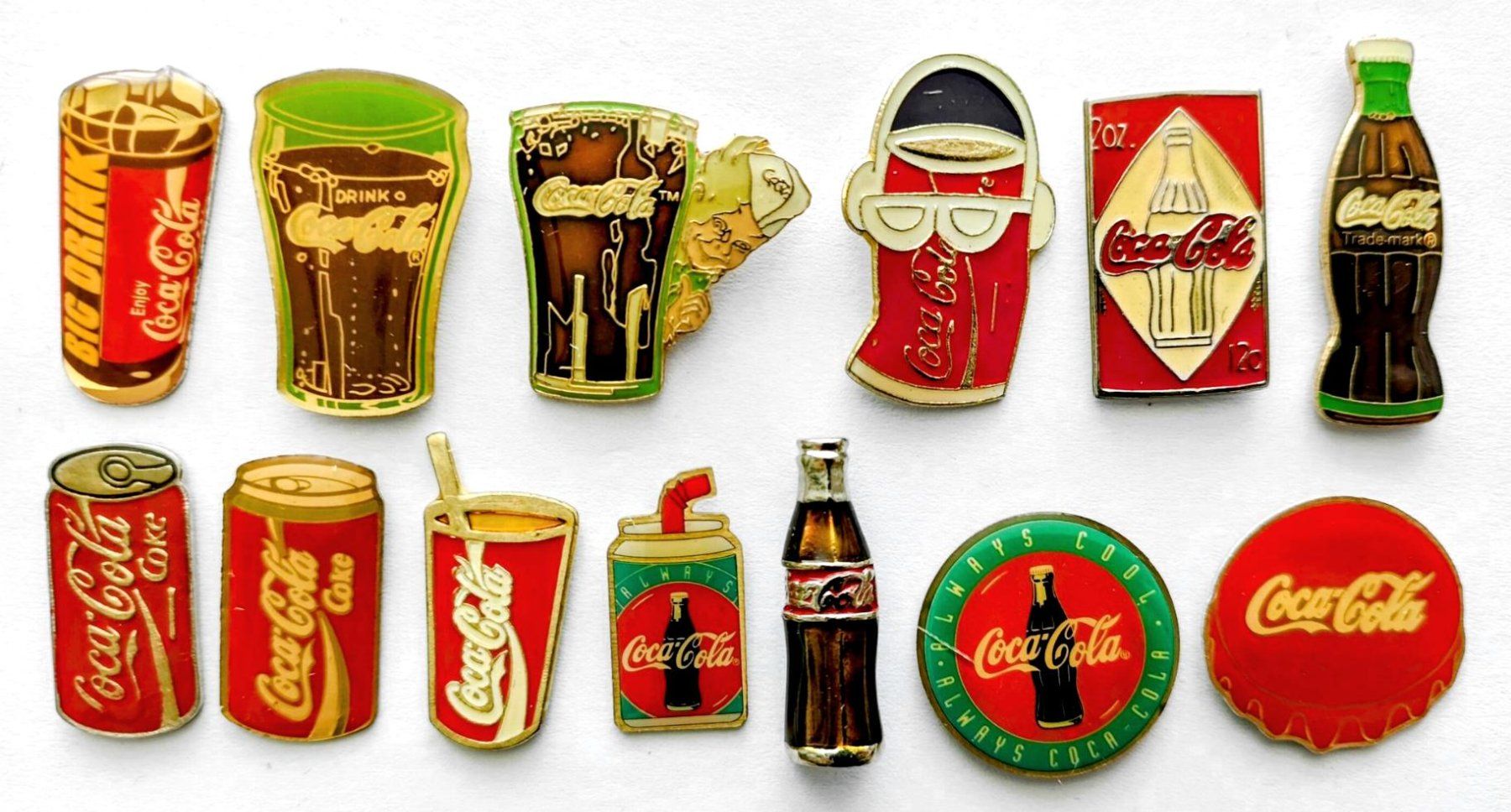 Coca-Cola Plaquettes & Badges: 13 Coca-Cola Pins – D'occasion à Pfäffikon ZH par Colacity