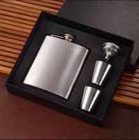 Flaschen Set Satz Box  / 7 Unzen Edelstahl Flachmann Whisky