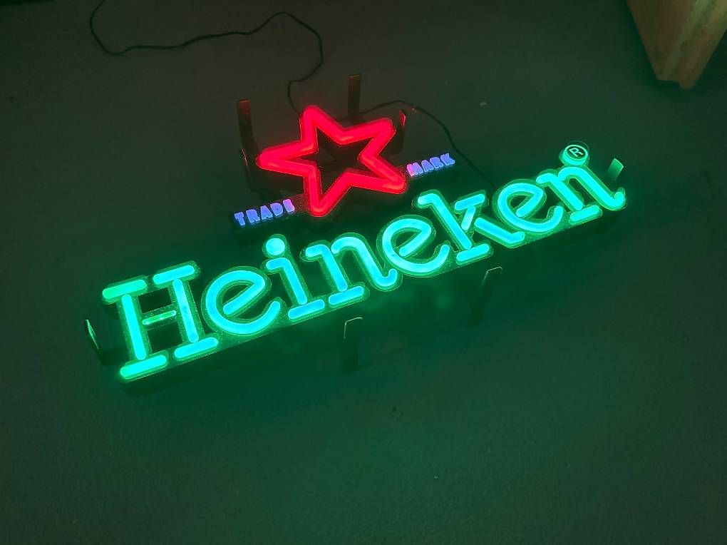 Lampes: Heineken Leuchtreklame – D'occasion à Wil AG par Mitrox