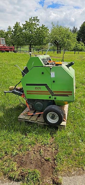 Tutte le macchine: Kleinrundballenpresse mit Wickler – Nuovo (secondo la descrizione) da Ganterschwil venduto da golfpilot 1