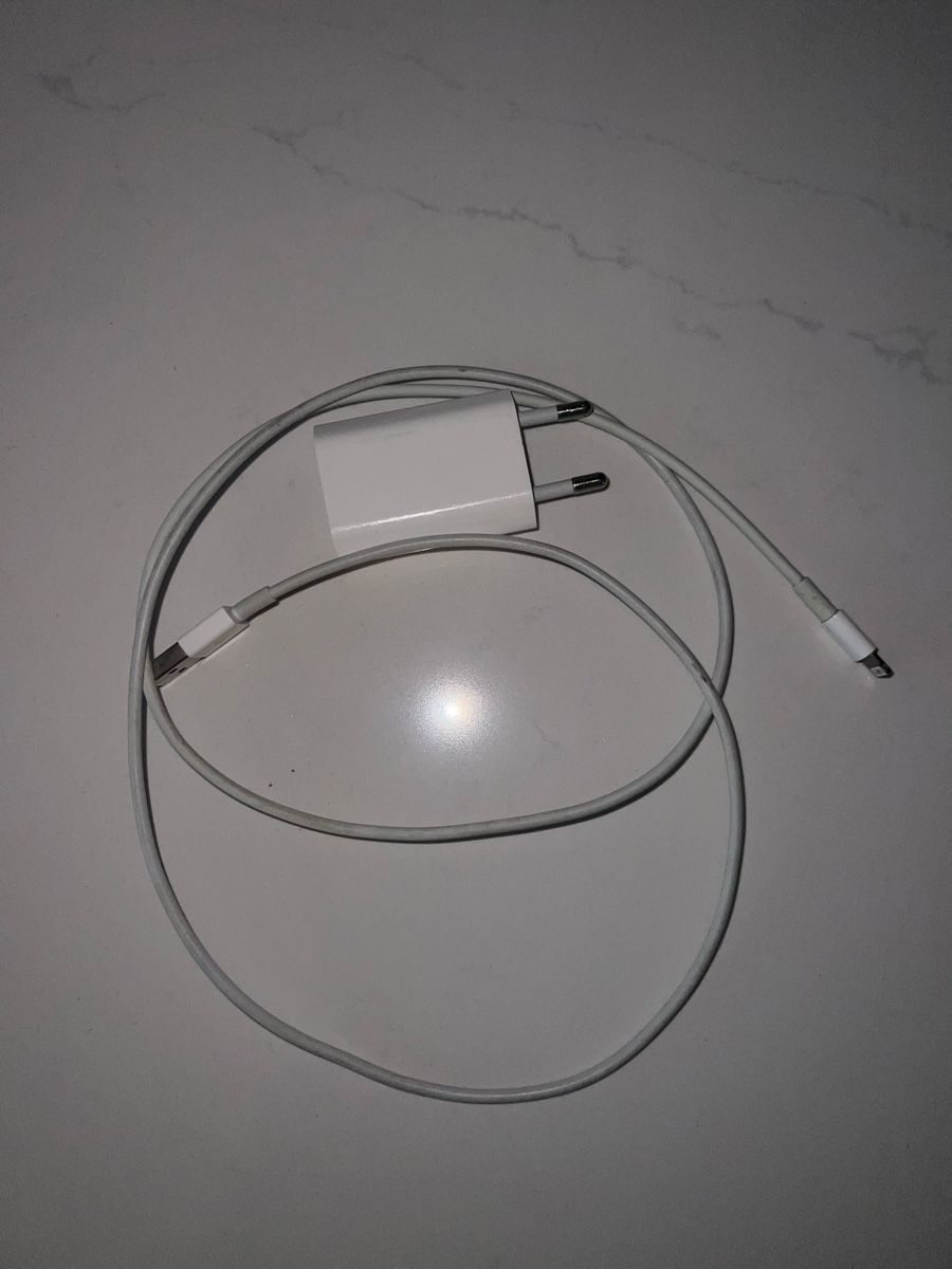 Apple Câbles: APPLE LADEKABEL ORIGINAL – D'occasion à Wil SG par l0ewe