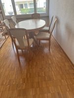 Massivholztisch mit 6 Stühlen