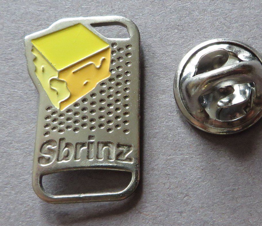 Plaketten & Abzeichen: PIN, KÄSE SBRINZ RAFFEL – Gebraucht aus Neuhausen von luckimucki