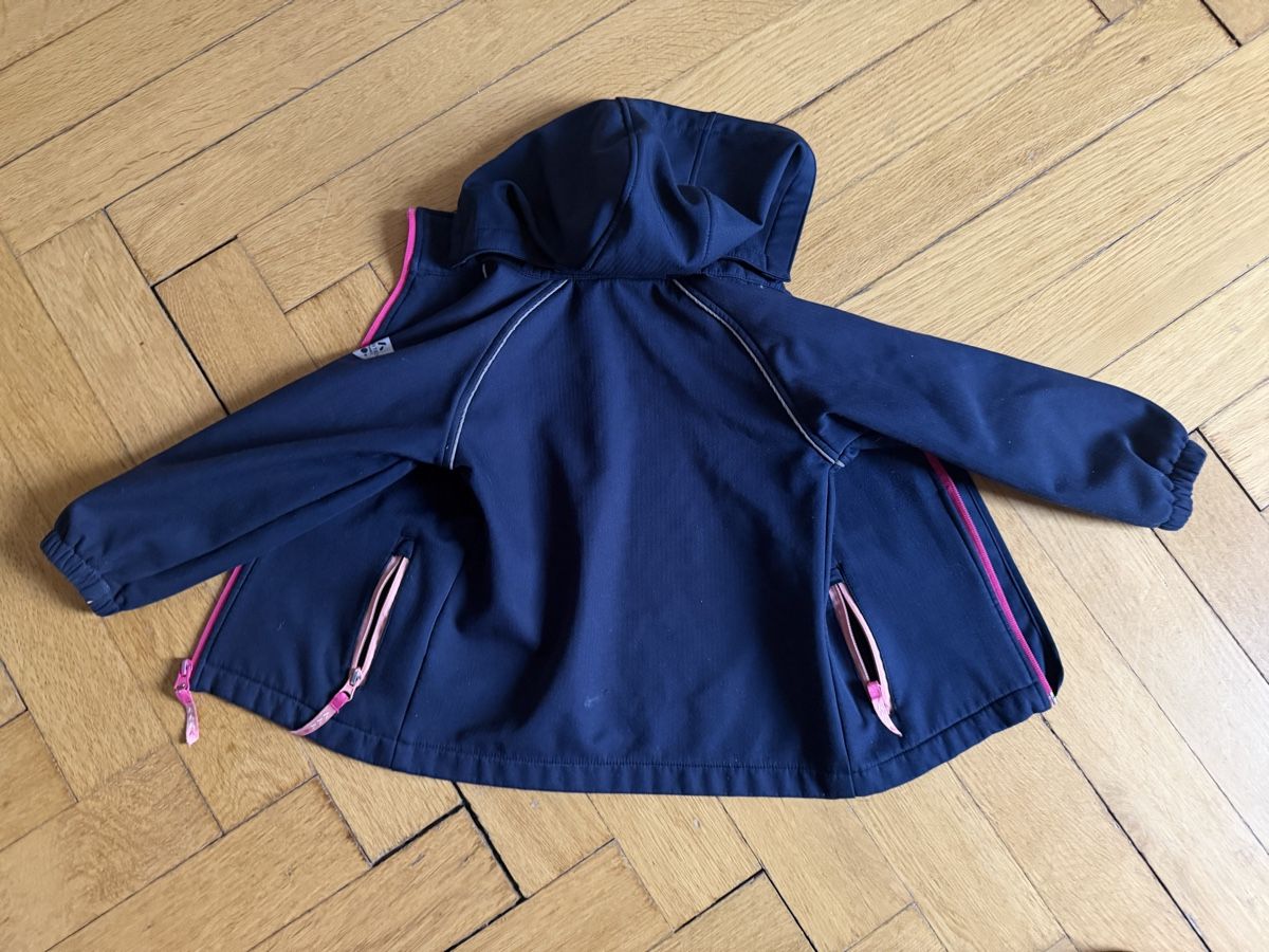 Giacche & Cappotti: Kinder Softshelljacke dunkelblau Grösse 104 neuwertig – Usato da Bern venduto da Elisa64 3