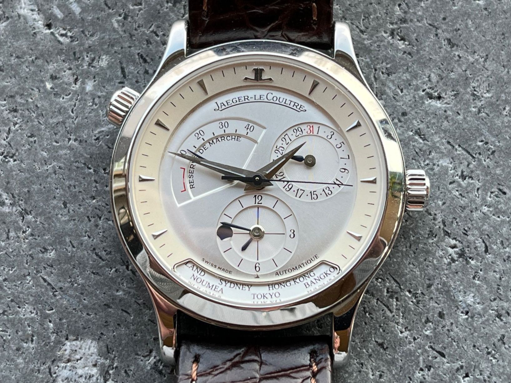 Jaeger-Lecoultre Orologi: JAEGER-LECOULTRE MASTER CONTROL GEOGRAPHIC 142 840 922 B – Usato da Beinwil am See venduto da watchfever 1
