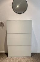 Moderner Schuhkipper in Weiss mit Glasplatte (3 Klappen)