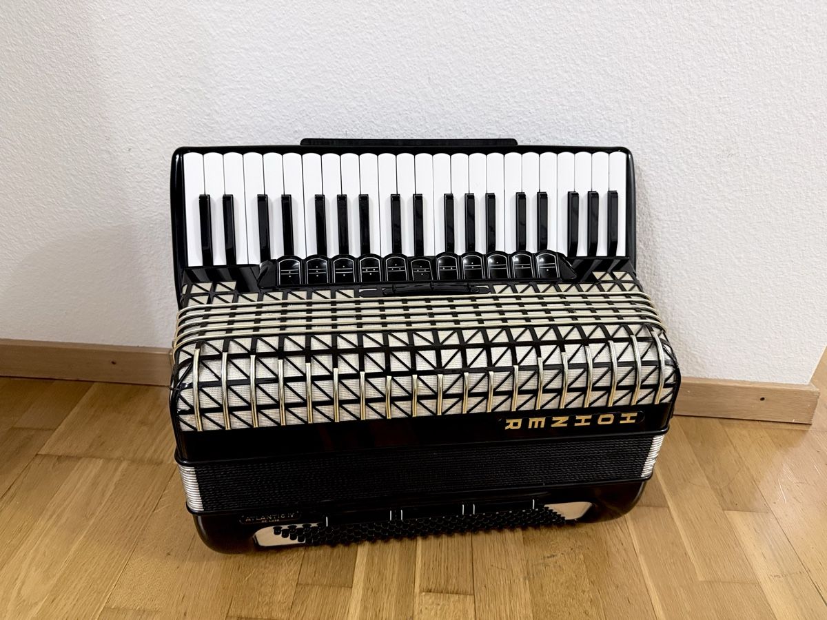 Hohner Strumenti musicali: Akkordeon  – Usato da Langnau am Albis venduto da dri_59xr