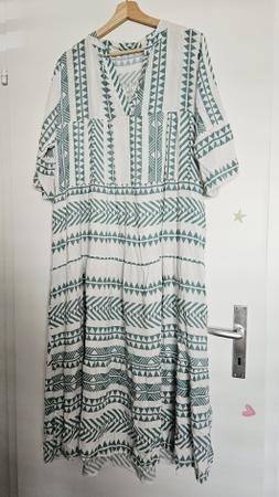 Sommerliches Maxikleid mit Muster, Grösse L, neuwertig