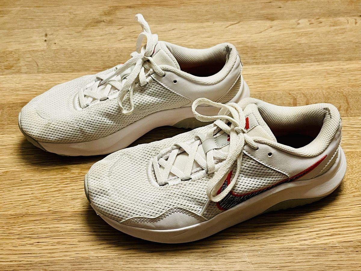 Nike Scarpe da donna: Nike Laufschuhe weiss in Grösse 37.5 – Usato da Fehraltorf venduto da nolram75 3