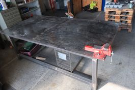 Schweisstisch 250x128x86cm mit Schraubstock fx