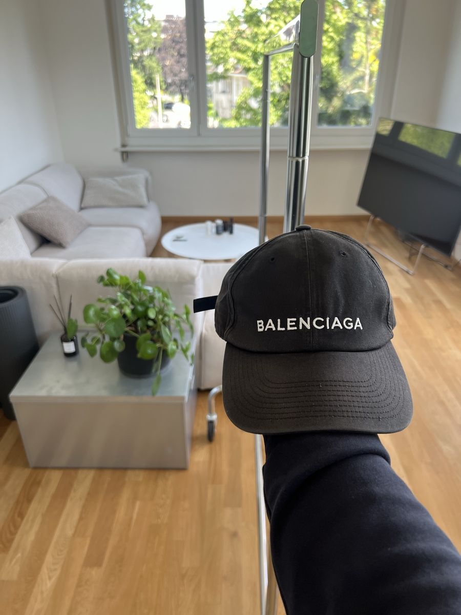 Balenciaga Copricapi, berretti & cappellini: Balenciaga Cap Black – Usato da Basel venduto da jul_dfc7