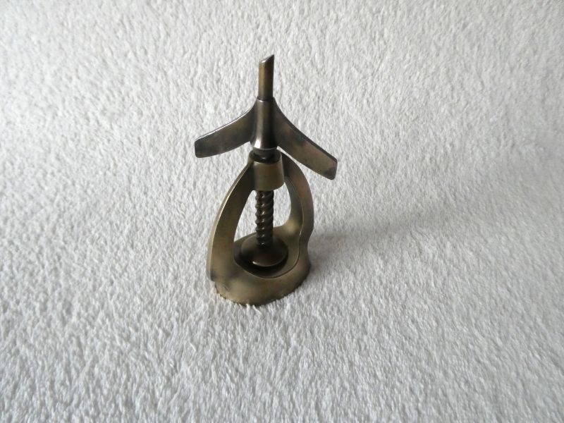 Elettrodomestici da cucina: Alter Nussknacker aus Metall NOSARD – Usato da Magden venduto da Renner22 2