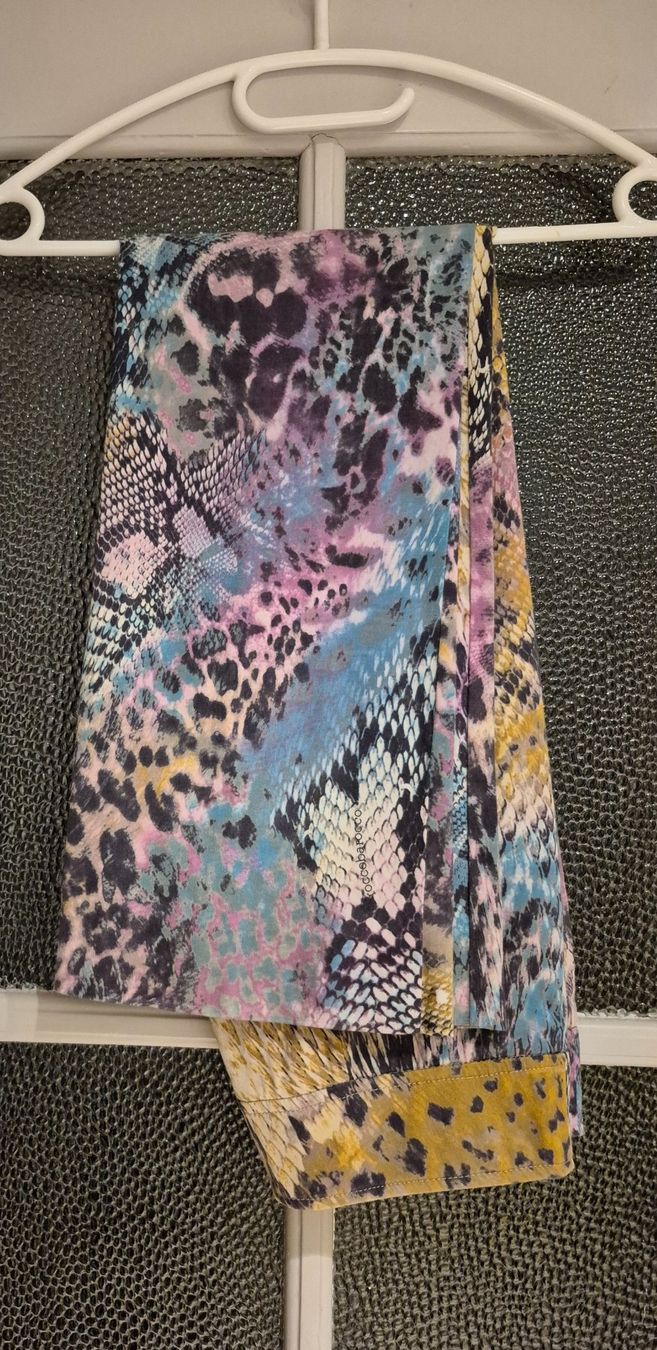 Roccobarocco Pantaloni: Roccobarocco Hose Schlangenmuster Gr.  34 bunt – Usato da Zürich venduto da Roberto040 1