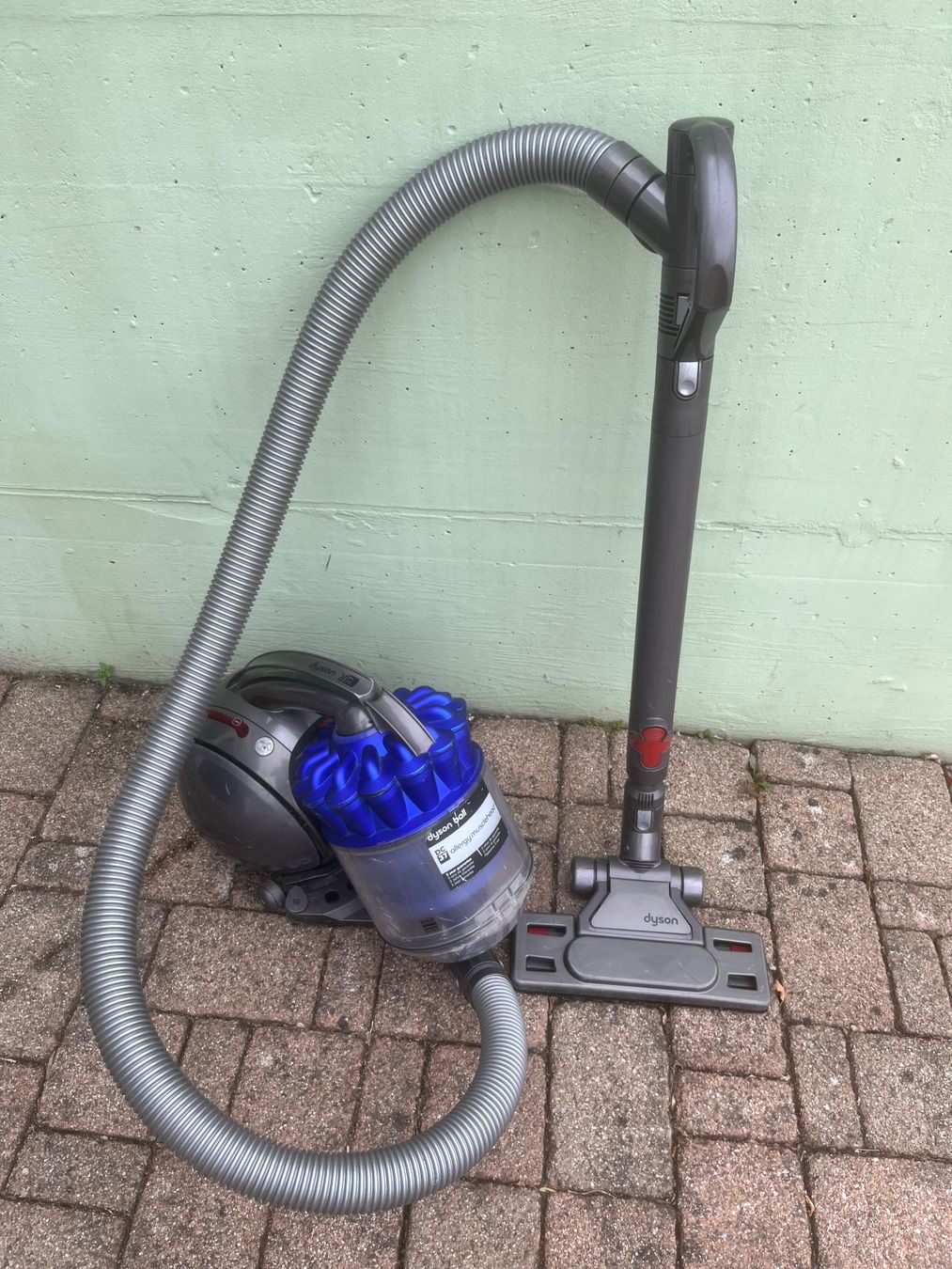 Dyson Aspirateurs & Accessoires: Dyson DC37 Staubsauger – D'occasion à Magden par Hornet2 6