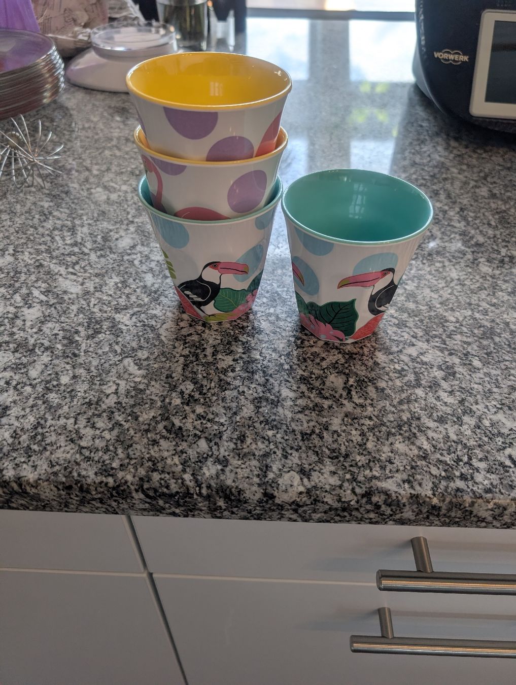 Tazze: 4er Set bunte Becher mit Tukan-Motiv – Usato da Wangen ZH venduto da ben_y25d