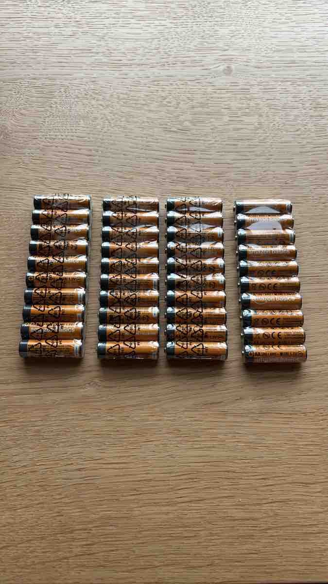 Accus & piles: Amazon Basics AA Batterien 40 Stück neu – Neuf avec emballage d'origine à Grabs par Jonery