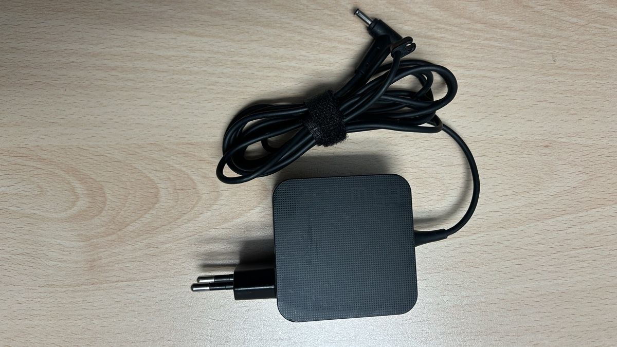 Asus Caricabatterie: Asus Ladegerät – Usato da Niederweningen venduto da Mimmo20