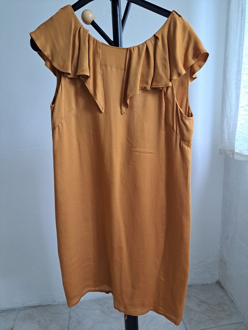 Vestiti: Robe de cocktail couleur ocre – Usato da Courrendlin venduto da Aheinza