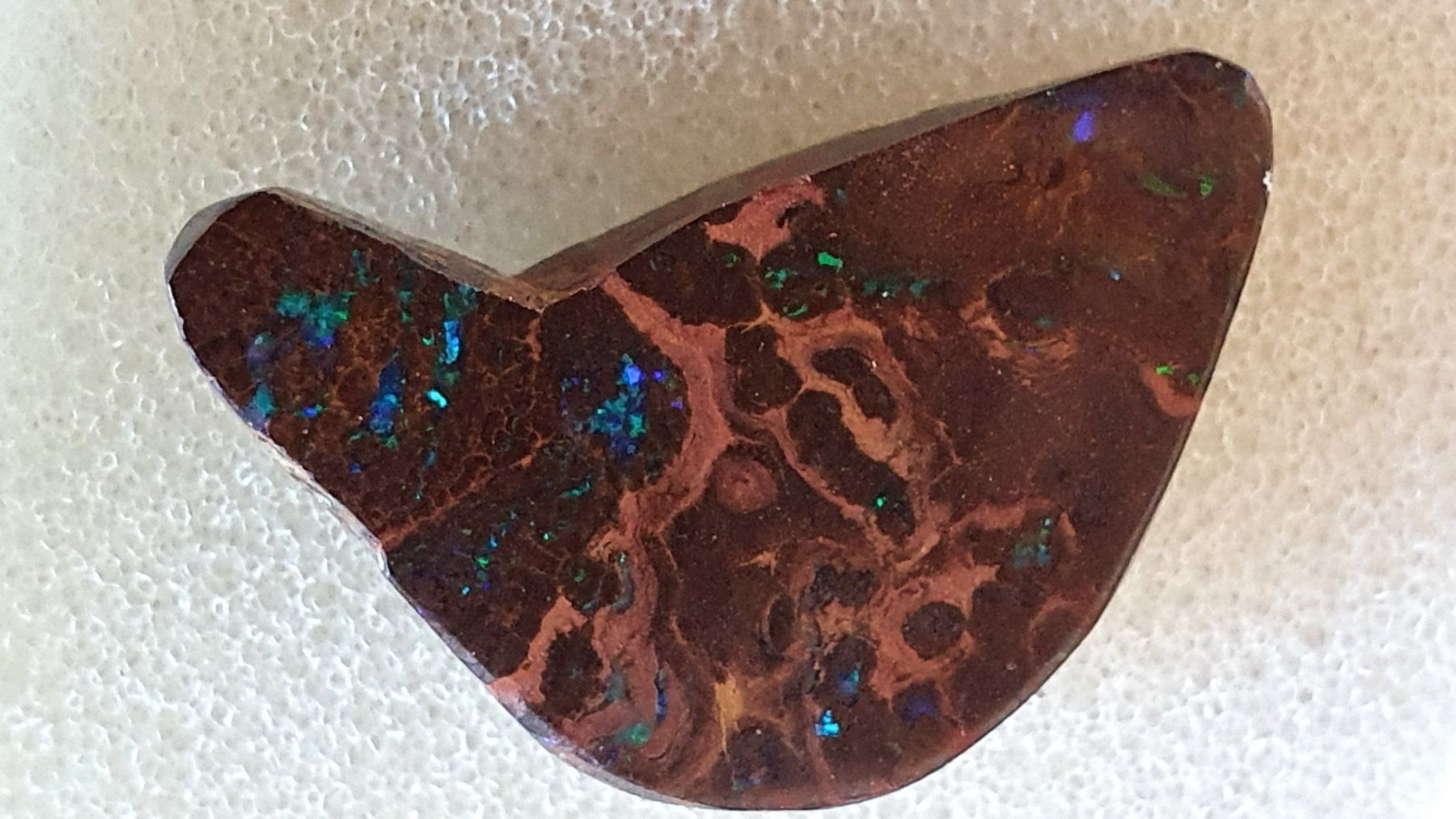 Edelsteine: Schöner Boulder Opal – Gebraucht aus Flawil von Pinkmalibu