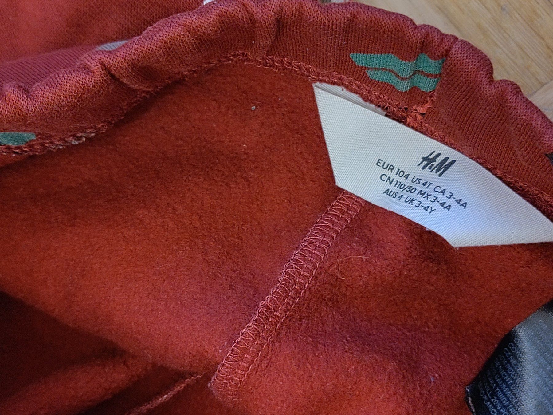 H&M Hosen: Coole, warme, rote Weihnachtsmannhose, Grösse 104 – Gebraucht aus Jona von tschounaess 2