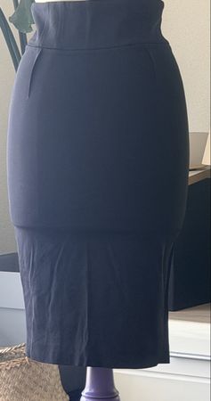 Chic black Pencil Skirt – Size M 