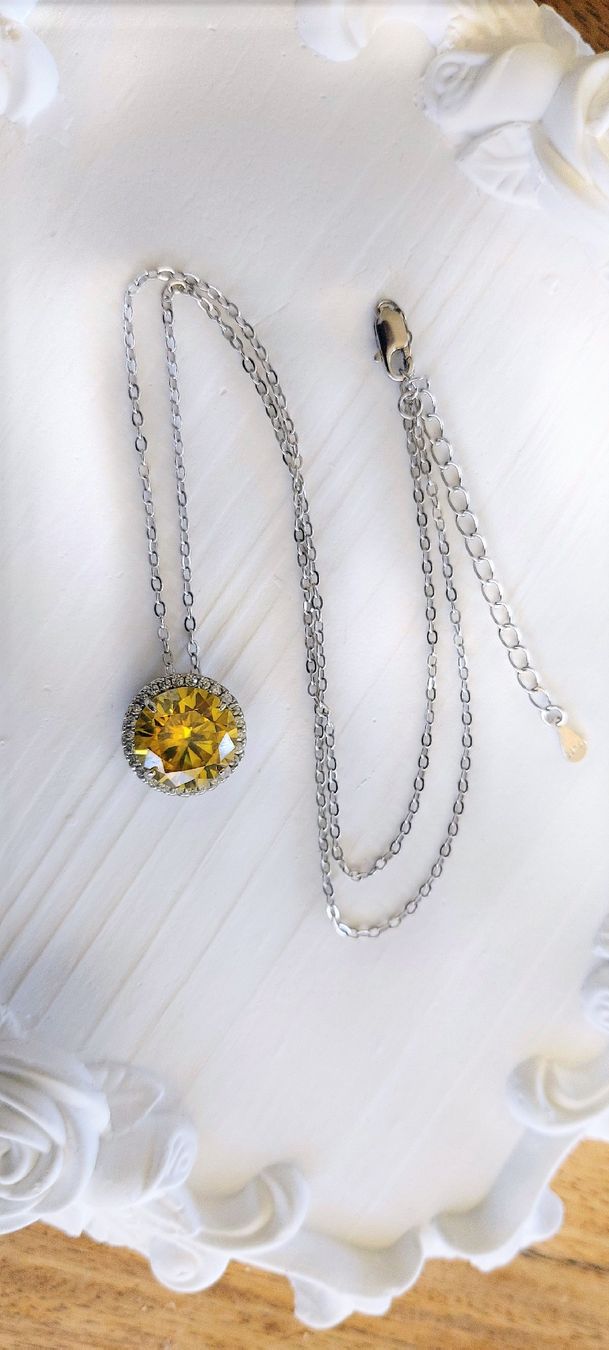 Ketten: Elegante Halskette mit 5ct. Moissanite – Neu (gemäss Beschreibung) aus Ettenhausen TG von CH2300 4