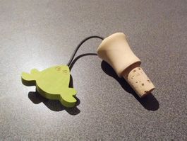 Korken mit Holzfrosch, hellgrün