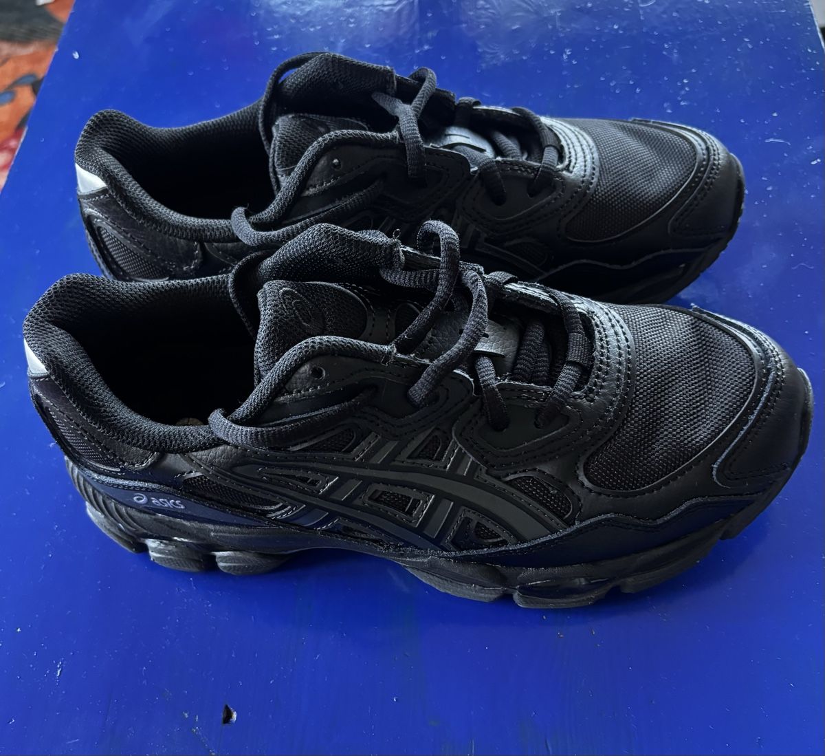 Asics Scarpe da donna: Asics schwarz Gr.39 – Nuovo (secondo la descrizione) da Zürich venduto da Pat8038