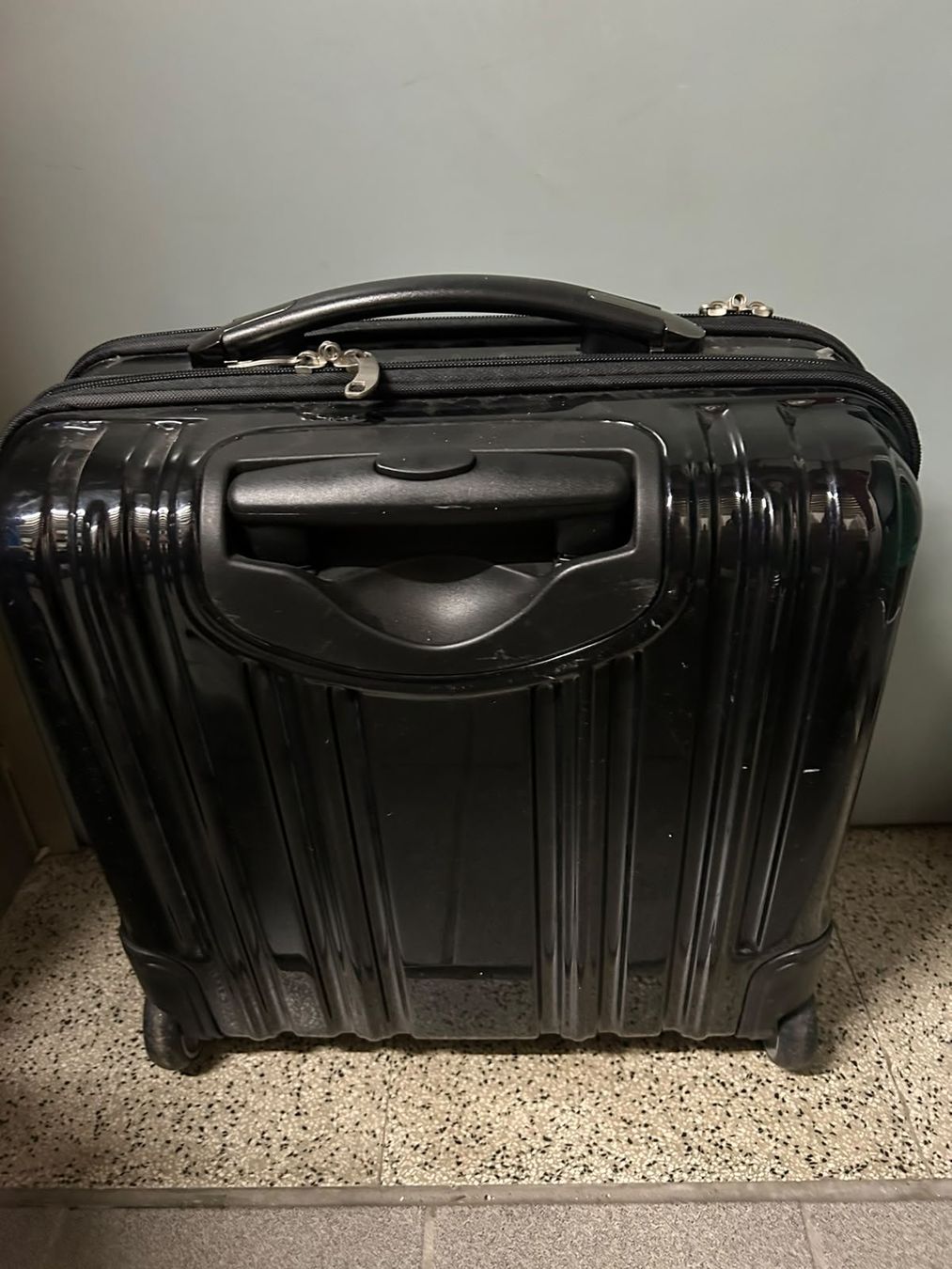 Altro in Aeronautica: Piccolo trolley nero lucido Royal Class – Usato da Melano venduto da H-Sara 2