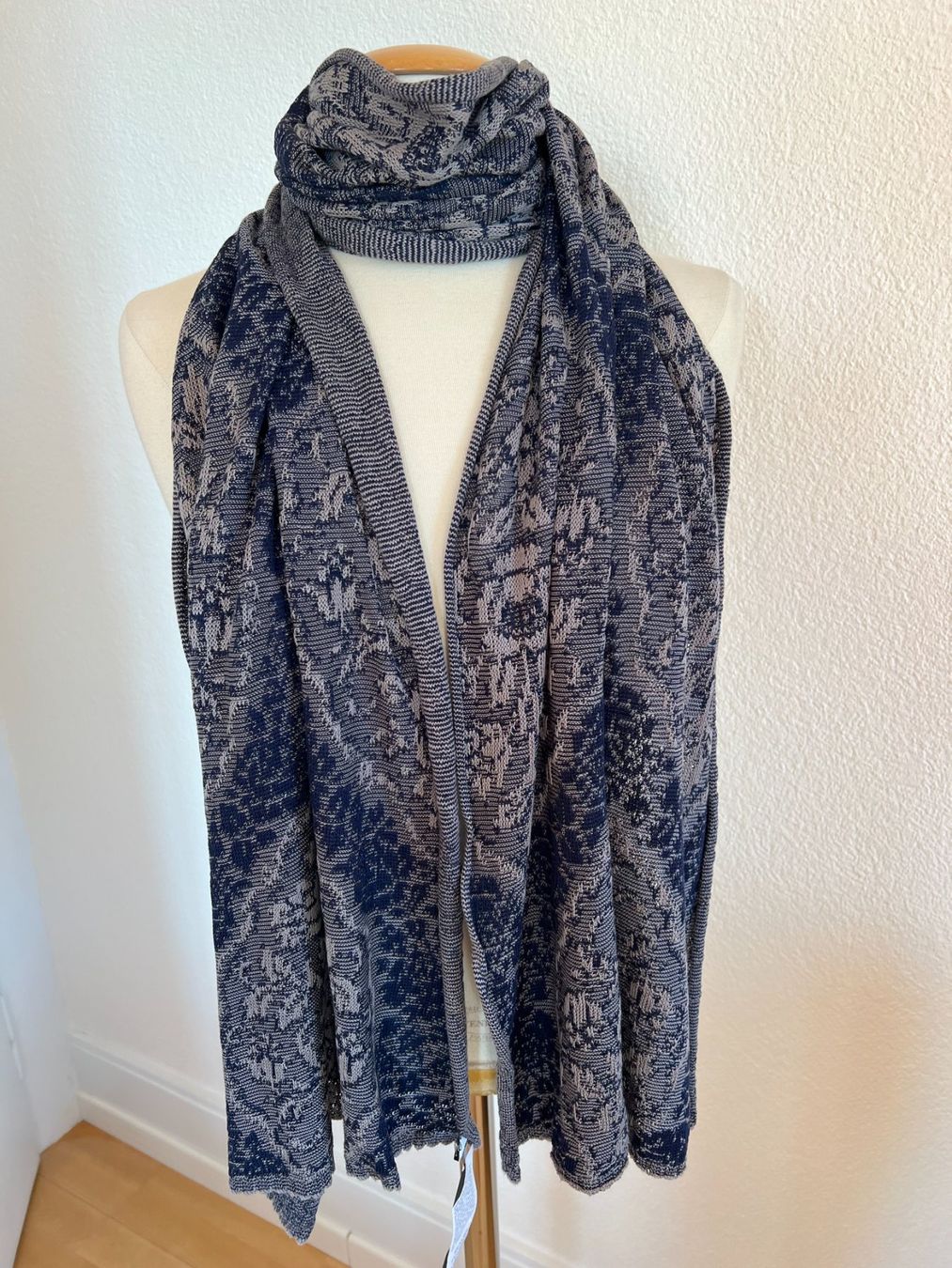 Colora Foulard & Sciarpe: Colora Schal, Dunkelblau/Grau, NEU – Nuovo e nell'imballaggio originale da Worb venduto da farben20zauber 1