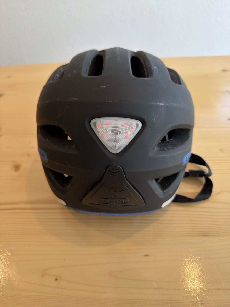 Abus Casques: Velohelm ABUS mit LED Grösse 56-62cm  – D'occasion à Tafers par nicole.ts 1