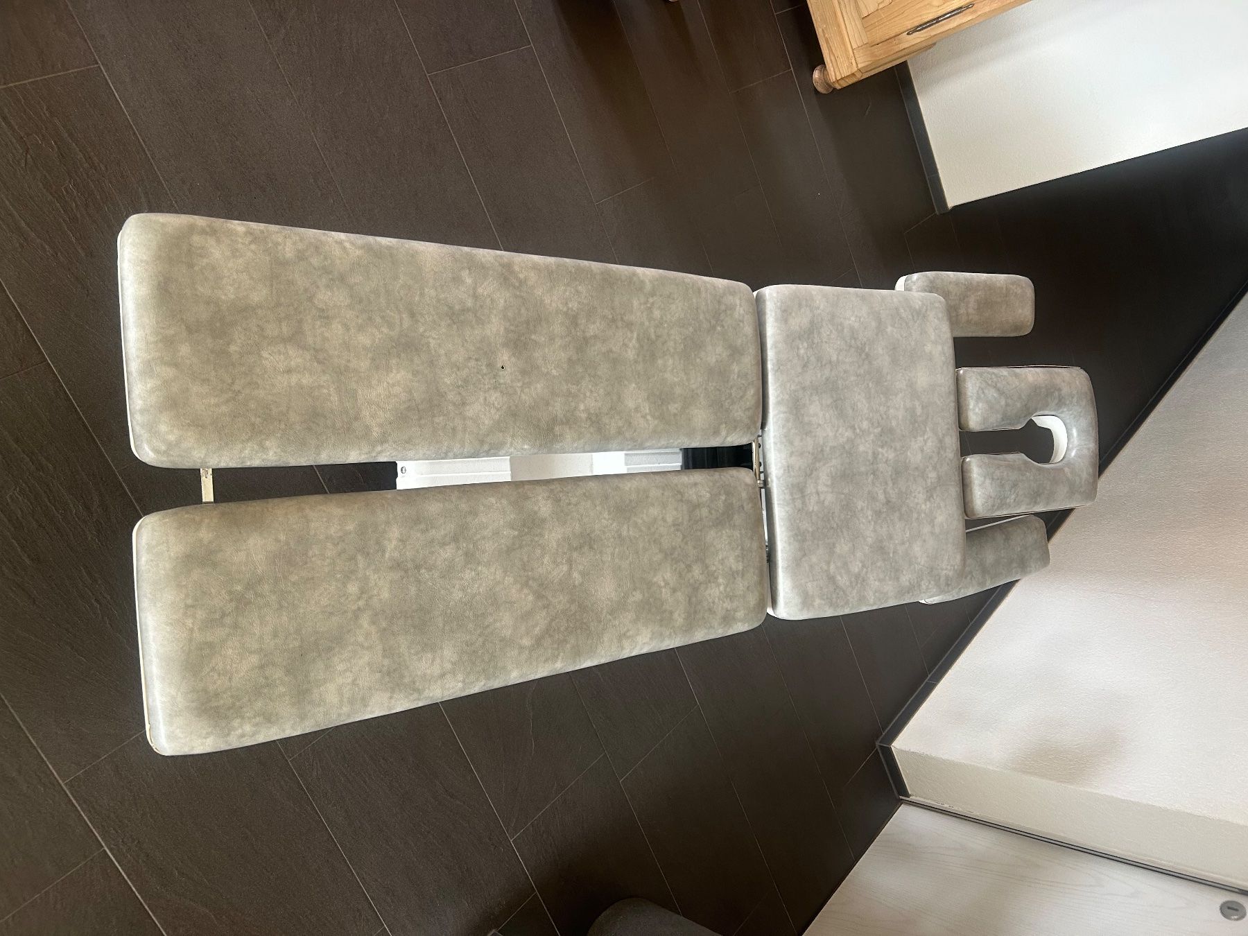 Chaises longues: elektrischer Massagetisch – D'occasion à Steinerberg par nif2