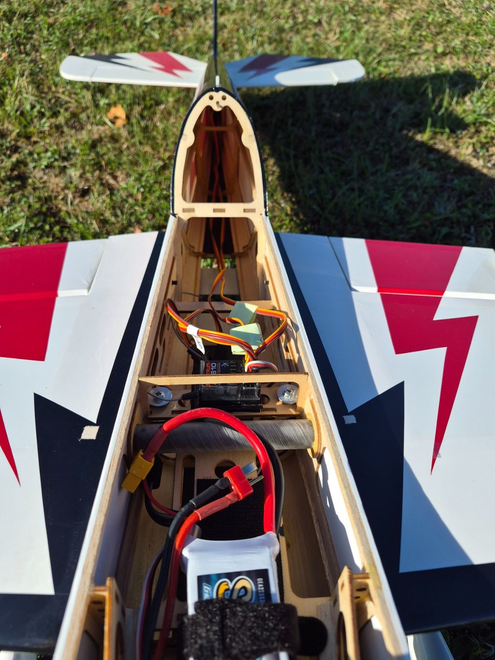 RC Modellbau: RC Acro Modellflugzeug – Gebraucht aus Uttigen von eomat 6