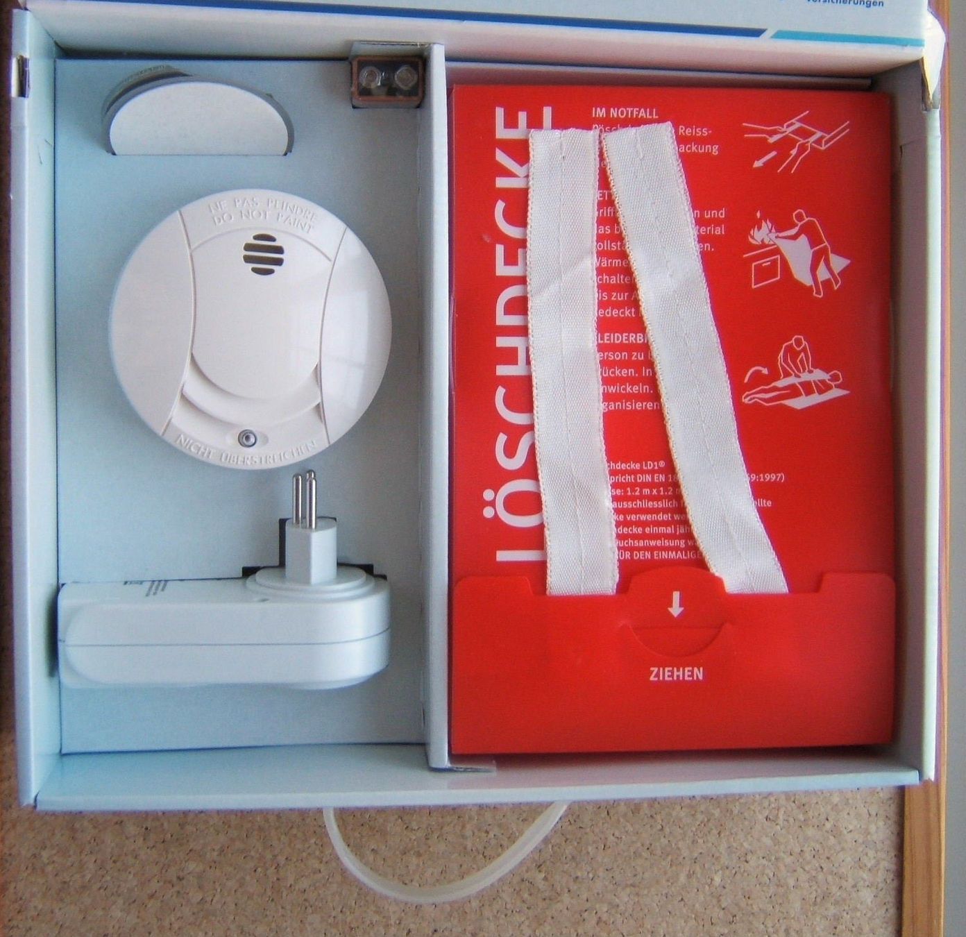 Alarmanlagen: SICHERHEITSBOX MIT RAUCHMELDER, LÖSCHDECKE ETC. – Neu und originalverpackt aus Brunnen von Nonne04