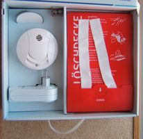 SICHERHEITSBOX MIT RAUCHMELDER, LÖSCHDECKE ETC.