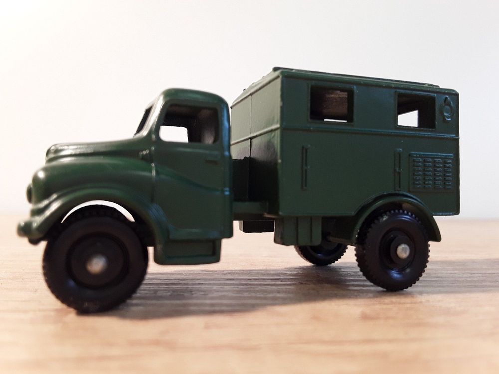 68a - ARMY WIRELESS TRUCK - AUSTIN MKII - 1959 - 1/64