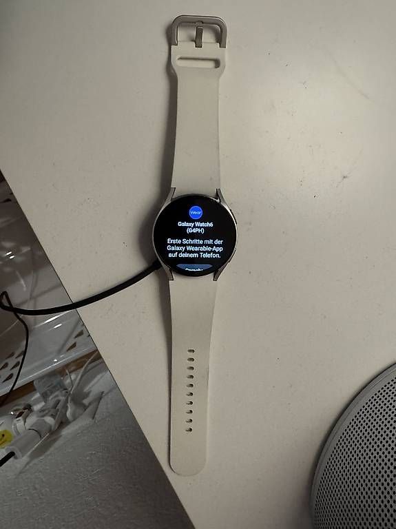 Samsung Smartwatch: Samsung Watch 6 - Weiss / Gold – Usato da Salmsach venduto da fireeagle9403 3