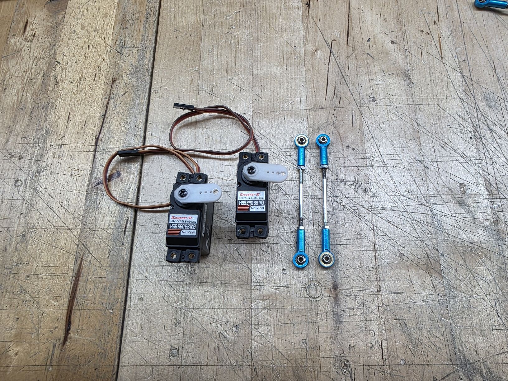 Graupner Modellismo RC: 2x Graupner HBS 860 BB MG HV Brushless Servo – Usato da Rüti ZH venduto da Madeira14