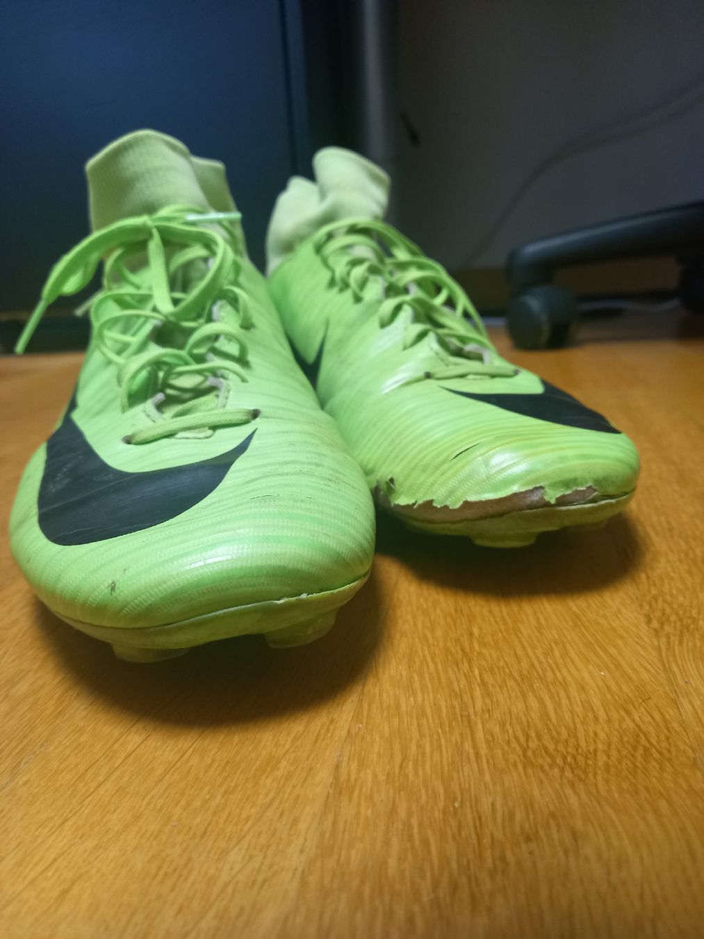 Scarpe da uomo: Fussballschuhe – Usato da Zürich venduto da vik_q29w 1