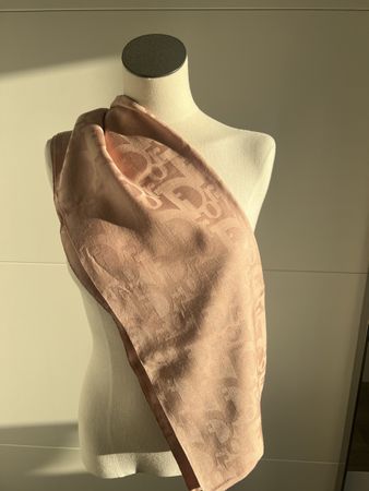 Foulard Dior rose soie et laine!