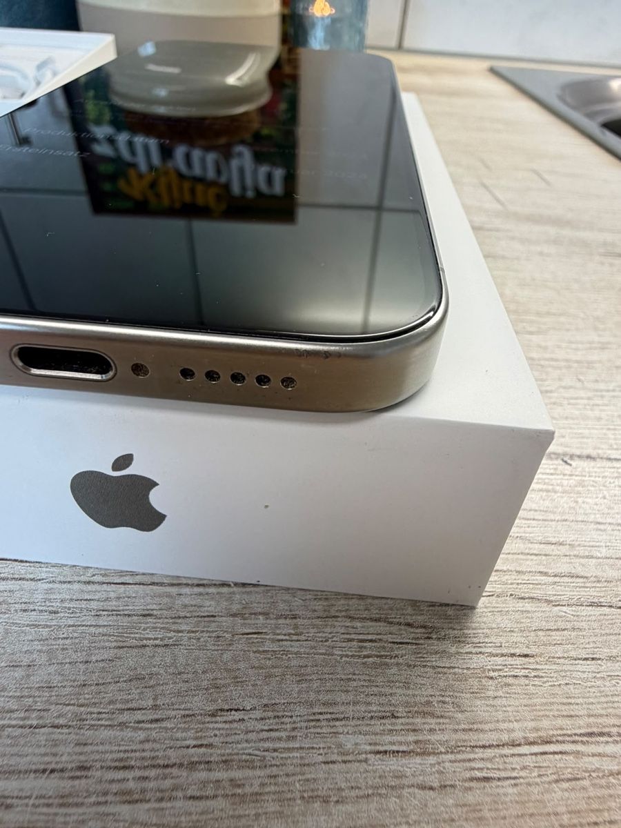 Apple Telefoni cellulari / Smartphones: iPhone 15 Pro 256 GB Grau – Usato da Rotkreuz venduto da Xpress1 4