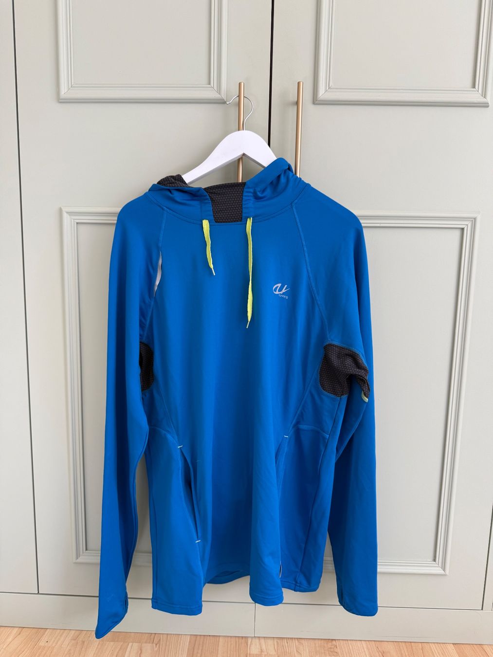 Pulls & Sweat-shirts: Sweatshirt unifit running Gr. L, blau – D'occasion à Uettligen par Leoniexx