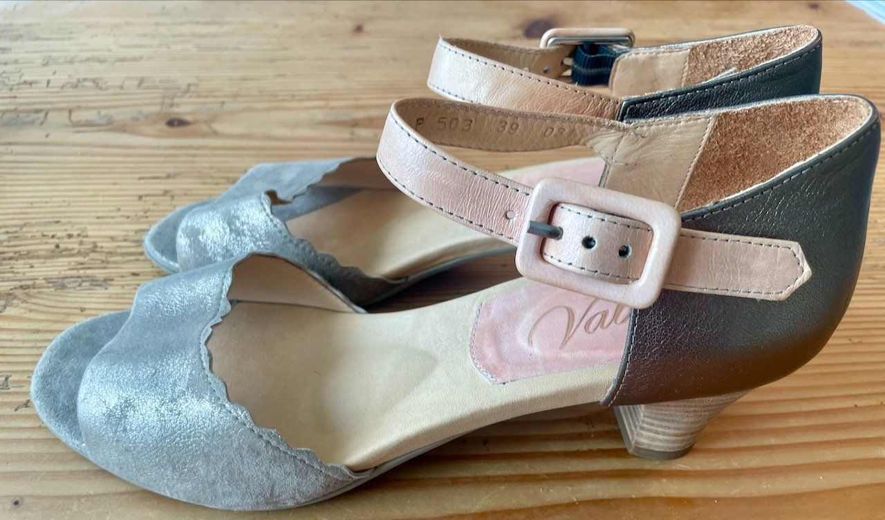 Damenschuhe: Wunderschöne gold-sandfarbene Metallicstyle Vabene Sandale – Neu (gemäss Beschreibung) aus Zuoz von Supi37