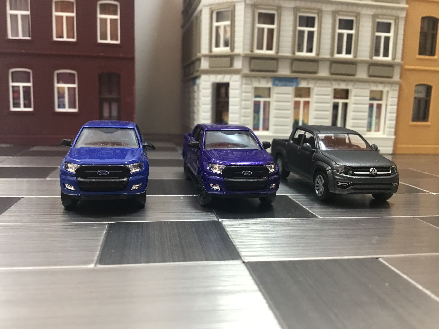 Busch Modellini d'auto: BUSCH 1:87 H0 FORD RANGEN,VW – Usato da Männedorf venduto da Spezial-Modelle