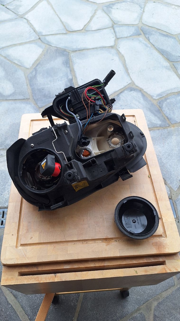 VW Fari: VW Golf 4 Xenon Scheinwerfer Rechts – Usato da Li Curt venduto da F..R 3