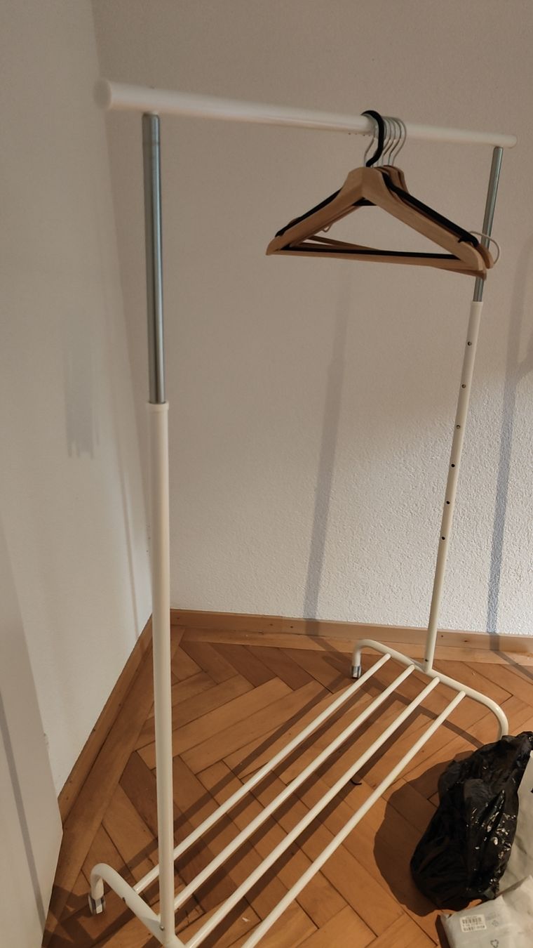 Ikea Porte manteau: IKEA White Coat Rack – D'occasion à Bern par zho_kps2